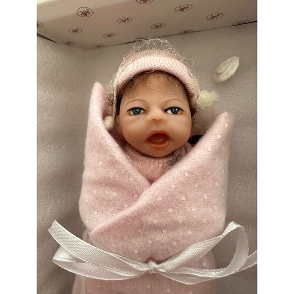 Ashton Drake 'Handful of Joy' "Heavenly Handfuls" Mini Collection Doll - Picture 2 of 8